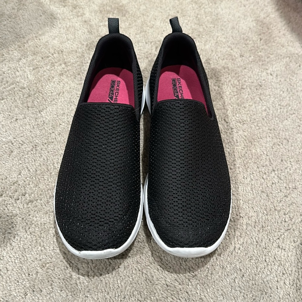 Sketchers Goga Max Go Walk Slip on Sneakers